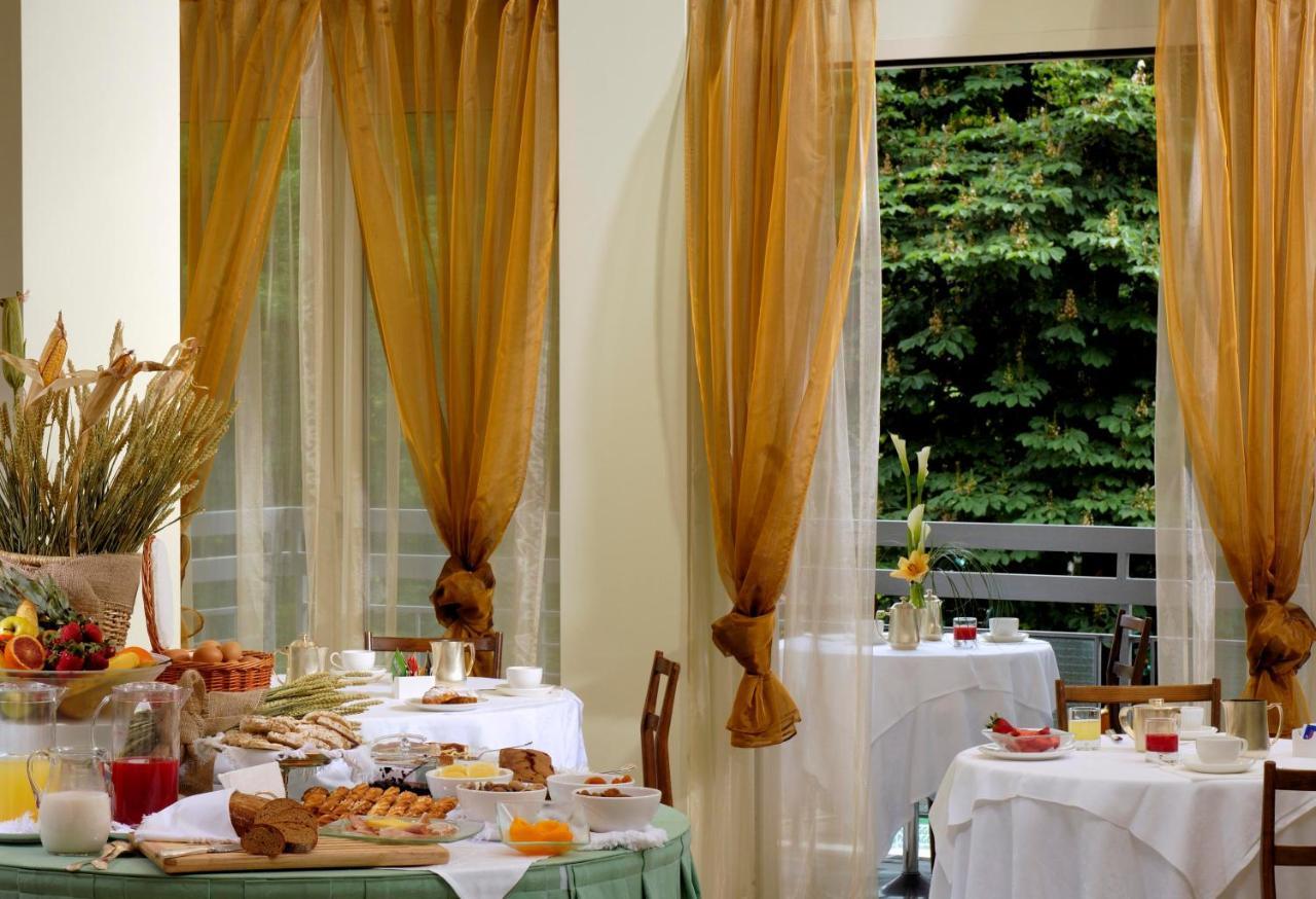 Rizzi Aquacharme Hotel & Spa Boario Terme Restaurant billede